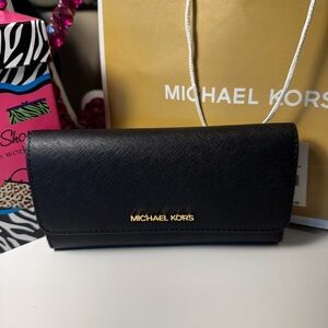 Michael Kors Jet Set Travel Wallet NWT